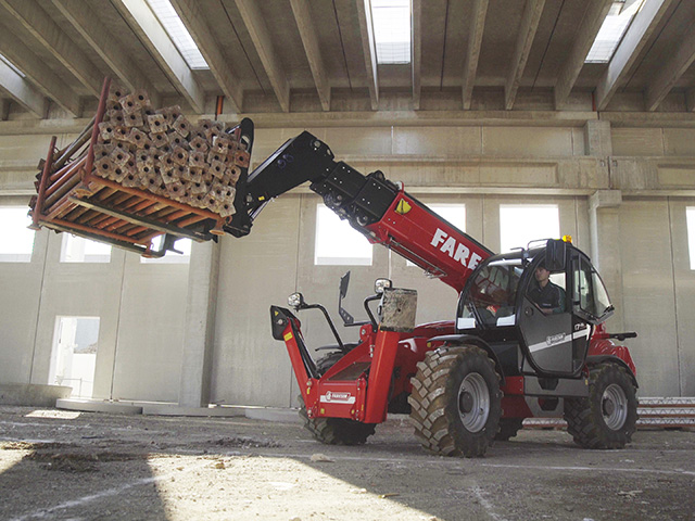 Faresin-rada-heavy-duty_teleskopicky-manipulator_zemedelstvi_-(18)
