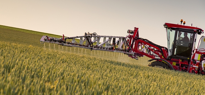 Samojizdny-postrikovac-Hardi-Hellios-s-celne-nesenymi-hlinikovymi-rameny