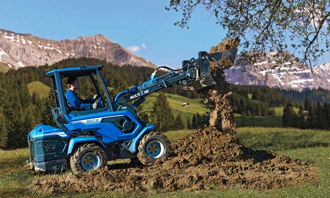 MultiOne-8-4-multifunkcni-kloubovy-teleskopicky-nakladac_a-viceucelova-lopata-4v1