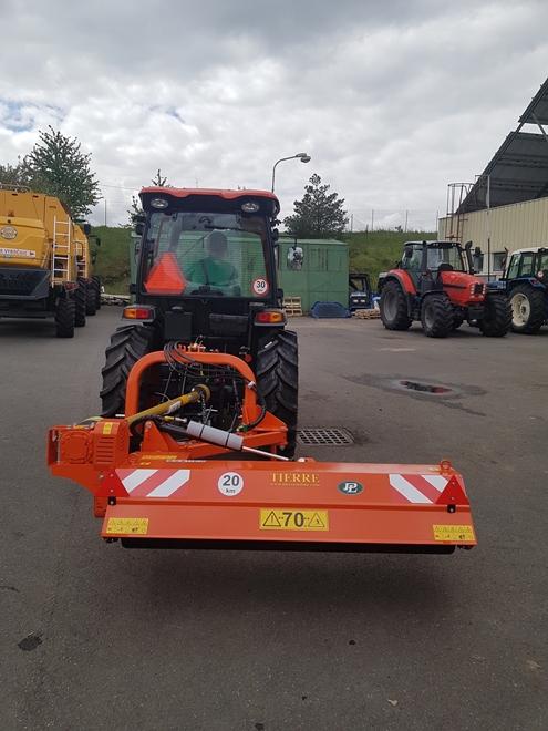 Traktor-Kioti-DK6010CH-s-mulcovacem-Tierre-MiniTCL-(2)