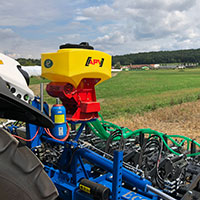 SEED-TILLER-–-stroj-pro-pasove-zpracovani-pudy-vybaven-secim-strojem-pro-zakladani-porostu-repky,-meziplodin-a-dalsich-07