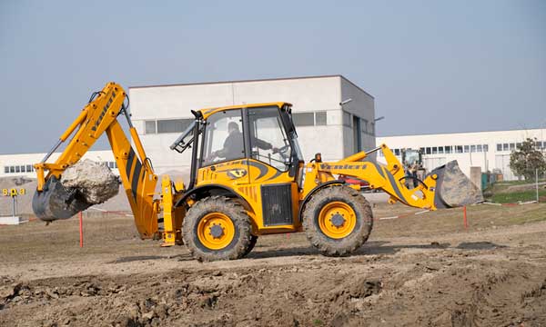 VF-Venieri-10-33-traktorbagr-s-pevnym-ramem_7