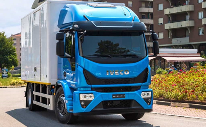 IVECO_EUROCARGO_4x2_Euro6_valnikova_nastavba_2.jpg