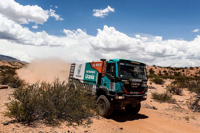 Iveco_Trakker_on_Dakar_rallye.jpg