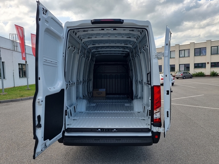 Iveco-Daily-furgon-3L,-16m3-4.jpg