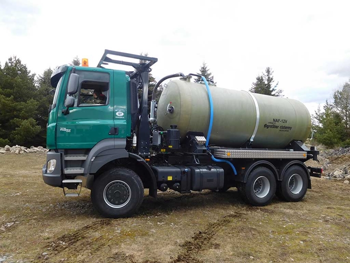 TATRA_PHOENIX_Euro5_6x6_traktor_-_cisterna.jpg
