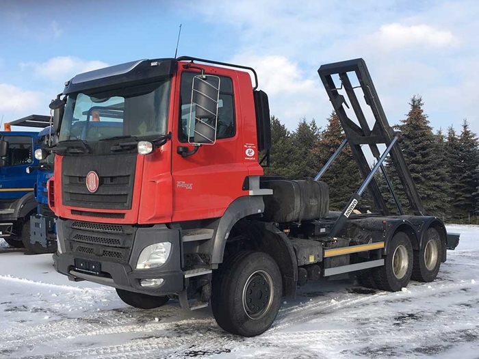 TATRA_PHOENIX_Euro5_6x6_trmenovy_nosic_kontejneru_spodni_hak.jpg