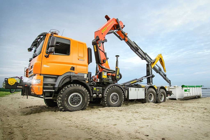 TATRA_PHOENIX_Euro5_8x8_hakovy_nosic_kontejneru_s_HNJ_za_kabinou.jpg