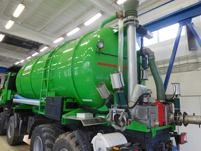 TATRA_PHOENIX_Euro5_8x8_traktor_fekalni_cisterna_ZVVZ.jpg