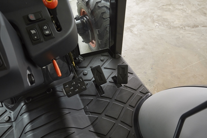 Traktor-Kioti-CK4030CH10.jpg