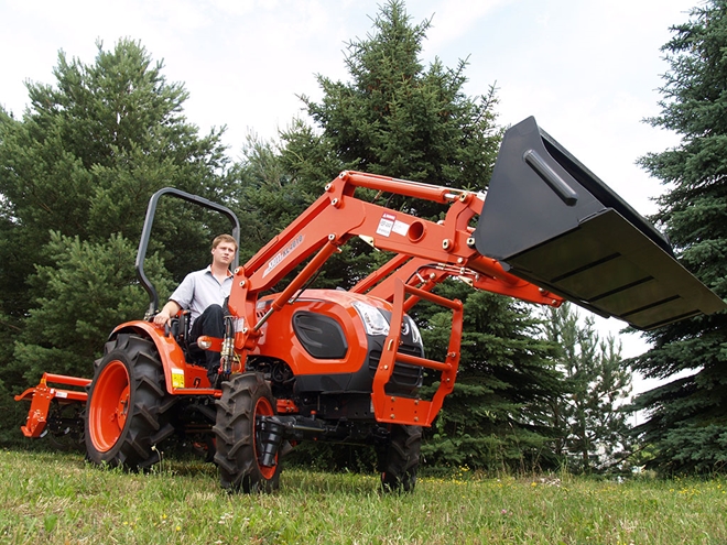 Traktor-Kioti-CK4030-s-celnim-nakladacem-s-rotavatorem1.jpg