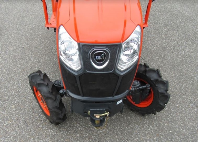 Traktor-Kioti-CS2220.JPG