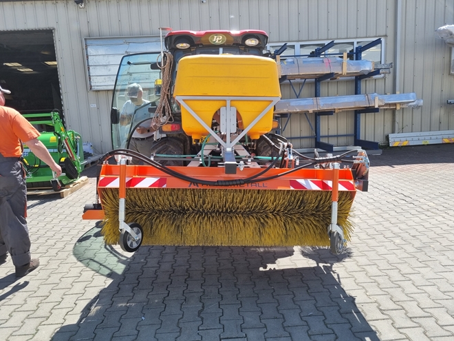 Traktor-Kioti-DK6020CH-s-kartacem-Agrometall-1850.jpg