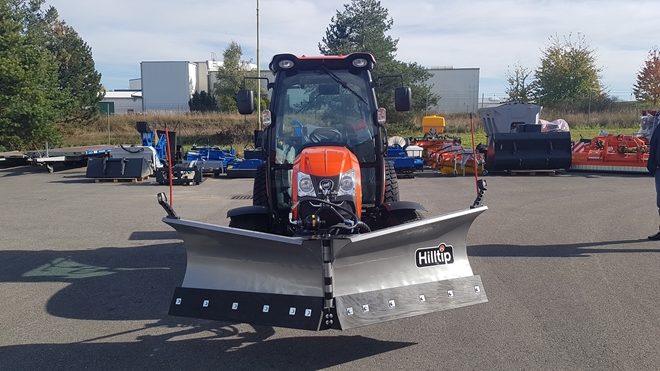 Traktor-Kioti-DK6020CH-s-pluhem-Hilltip-VTR2400.jpg