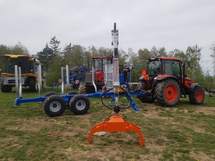Traktor-Kioti-PX1053-PC-s-vyvazeckou-Scandic.jpg