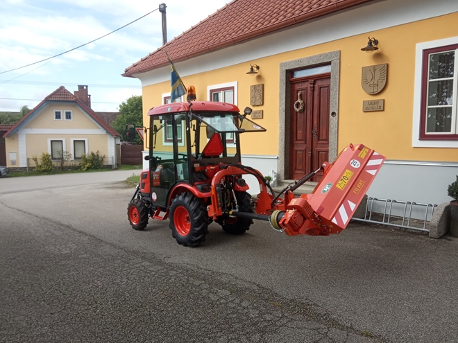Traktor-Kioti-s-mulcovacem-Tierre-MiniTCL-120.jpg