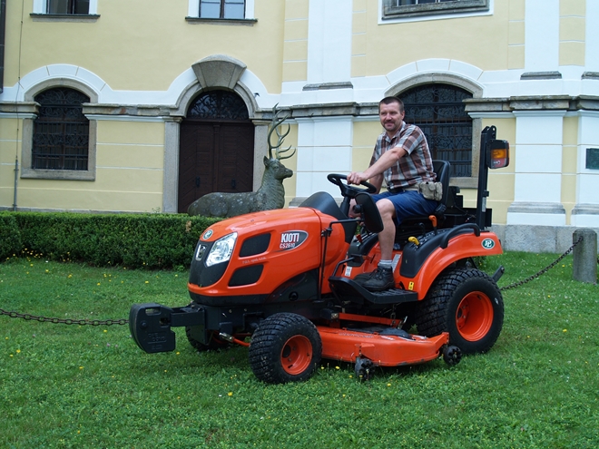 Traktor-Kioti-CS2610.JPG
