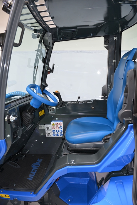 MultiOne-mini-loader-9-series-cab-inside.jpg