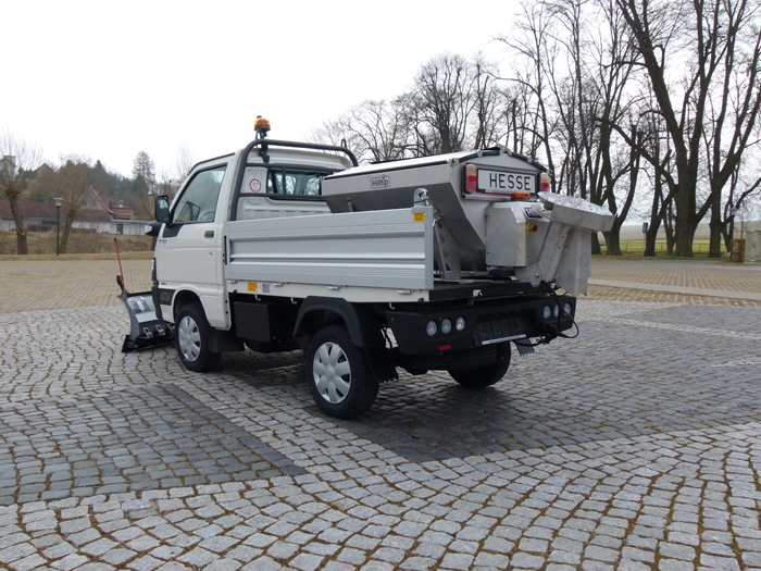 Winterdienstfahrzeuge_Piaggio_Porter_4x4_SnowStriker_Modell_2018_Hesse_Winterdiensttechnik21.JPG