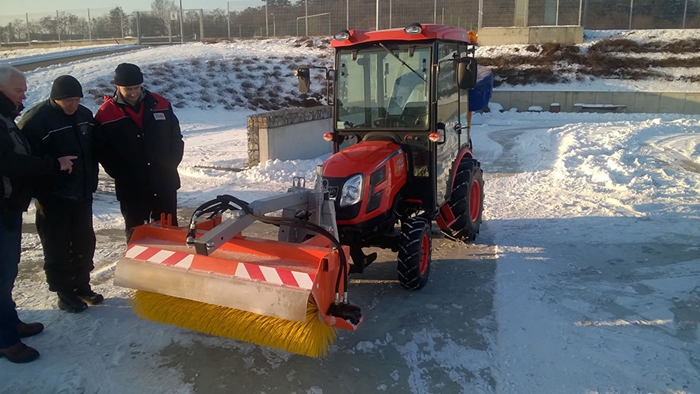 Traktor-Kioti-CK2810-s-kartacem-Agrometall.jpg