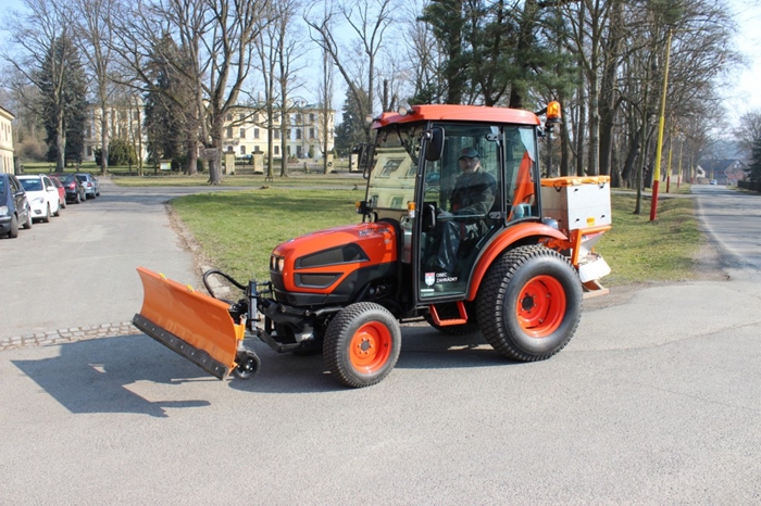Obec-Zahradky-traktor-Kioti-(1).jpg