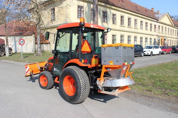 Obec-Zahradky-traktor-Kioti2.jpg