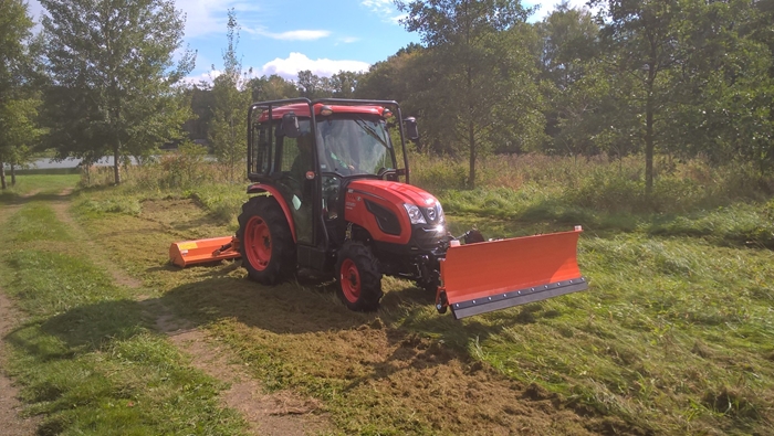 Traktor-Kioti-DK4510-s-ledni-nastavbou1.jpg