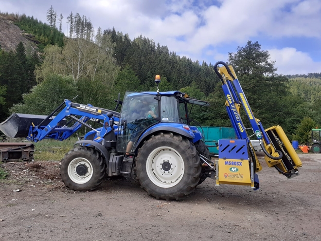 Prikopove-rameno-Marolin-M580SX-s-traktorem-New-Holland.jpeg