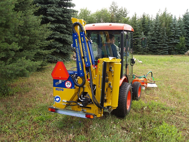 Traktor-Kioti-CK2810-prikopove-rameno-Marolin.jpg