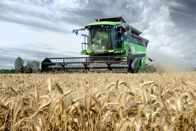 Kombajn_Deutz-Fahr_C6000_2.jpg
