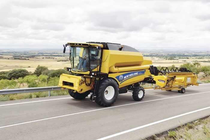 Kombajn_New_Holland_TC_4.jpg