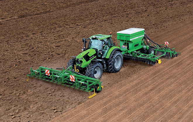 Traktor_Deutz-Fahr_Agrotron7_2.jpg