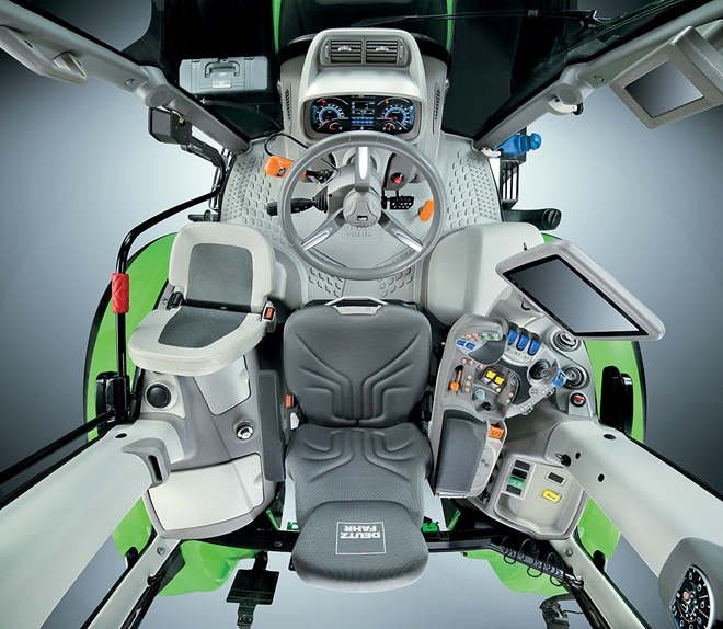 Traktor_Deutz-Fahr_Agrotron7_5.jpg