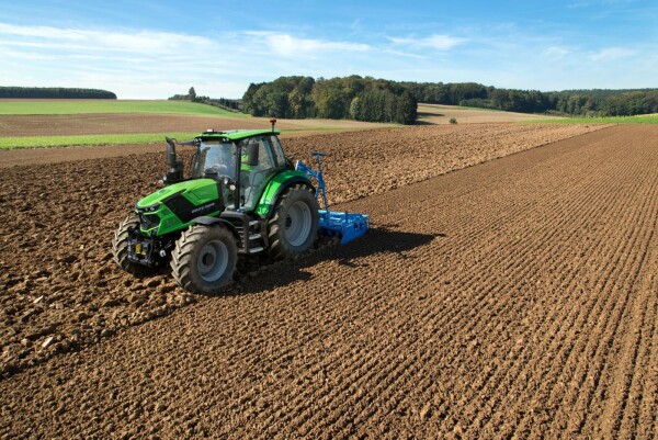 Traktor_Deutz_Fahr_6-4-(1).jpg