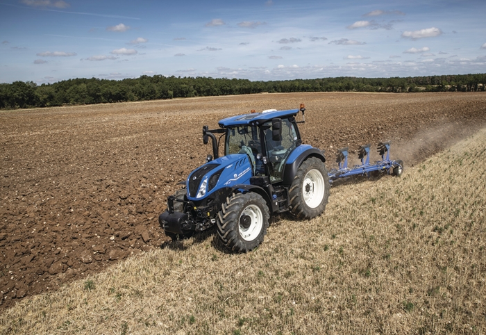 Traktor_New_Holland_T5_AutoCommand_3.jpg