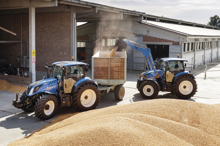 Traktor_New_Holland_T5_DynamicCommand_2.jpg