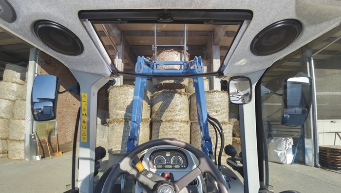 Traktor_New_Holland_T5_DynamicCommand_4.jpg