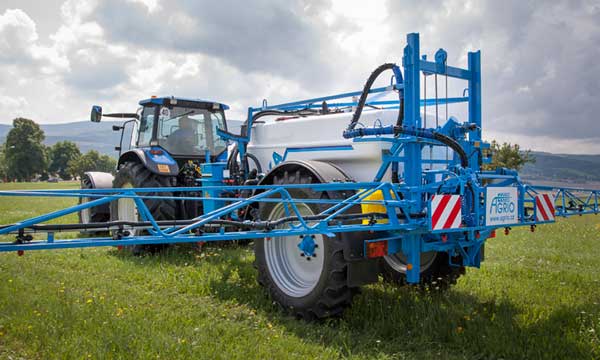 Agrio_Alka_navesny_postrikovac_zadni_detail_s_rameny