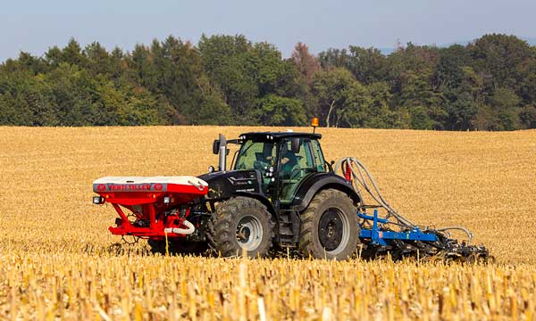 FERTI-TILLER-–-stroj-pro-pasove-zpracovani-pudy-s-ukladanim-mineralniho-hnojiva-do-pudy-10