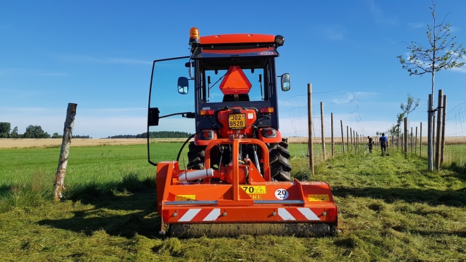 Malotraktor-Kioti-CK3310-SATT-Tierre-mulcovac-Lupo-140-(2)